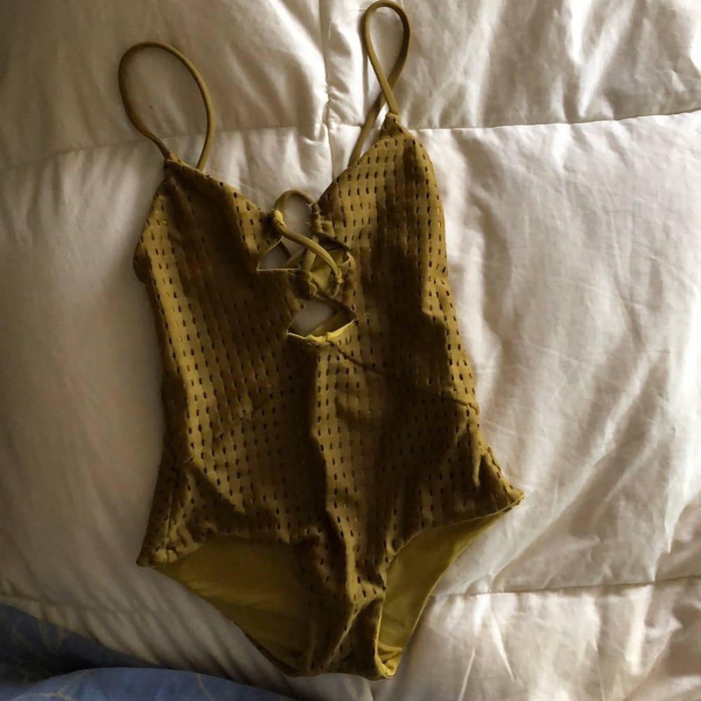 acacia honey mesh suit
